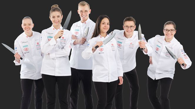 
                    Bloc à couteaux rotatif KAI de KAI, partenaire de l’équipe national suisse junior des cuisiniers