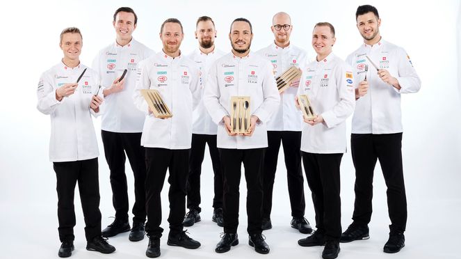 
                    Steak cutlery with spoon ash by sknife, supplier of the Swiss Culinary National team